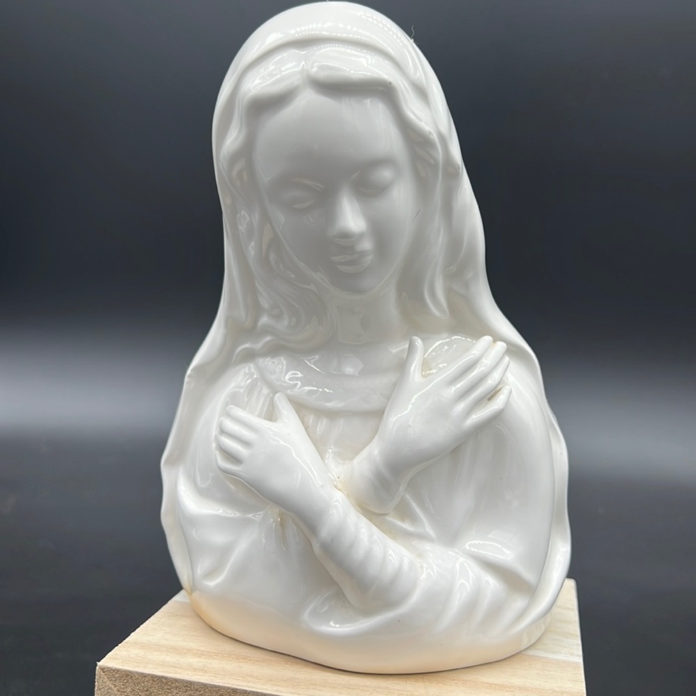 Madonna planter